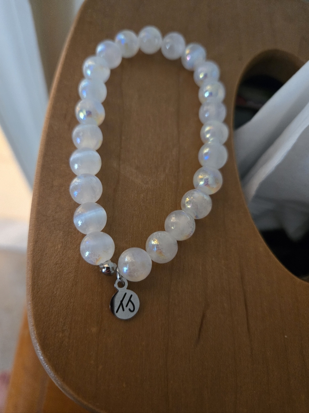 Tjazelle White Cats Eye Iridescent Beaded Stretch Bracelet